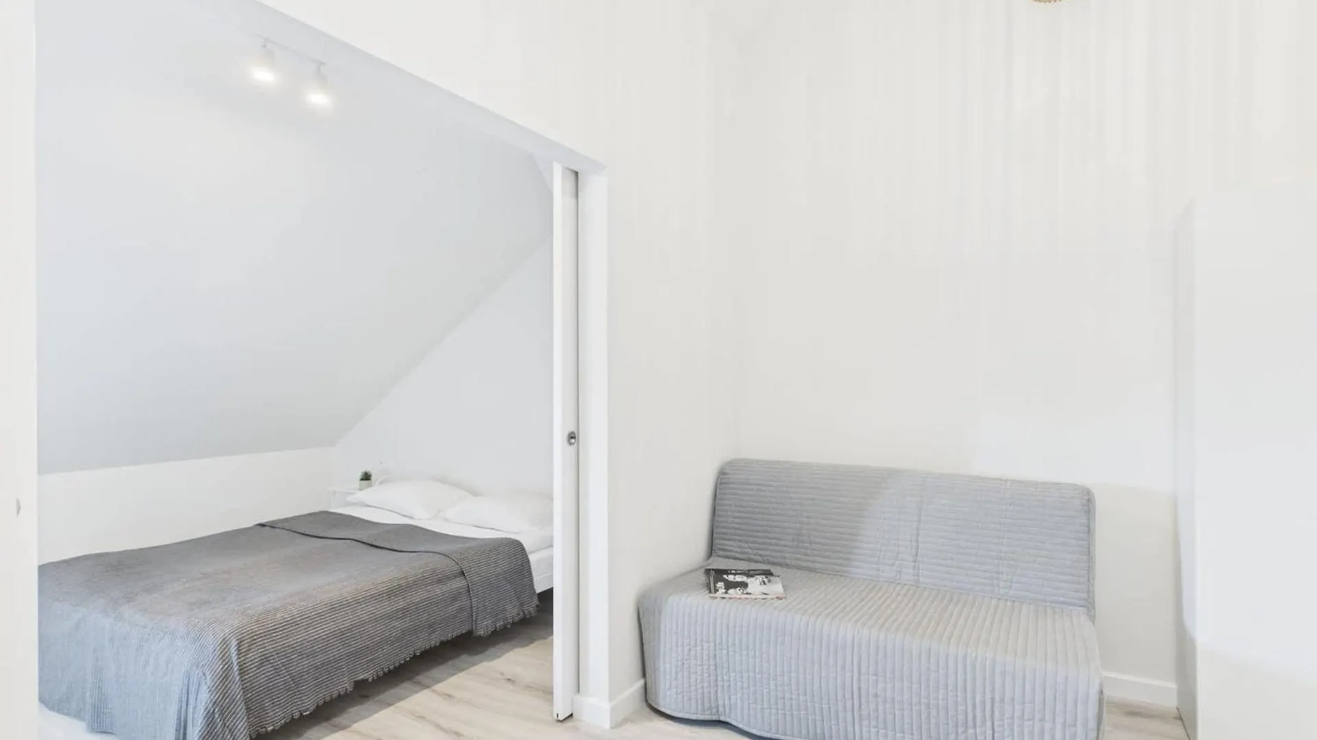 Bright Apartments With Air Conditioning Near The Copernicus Science Center In Warsaw By Noclegi Renters