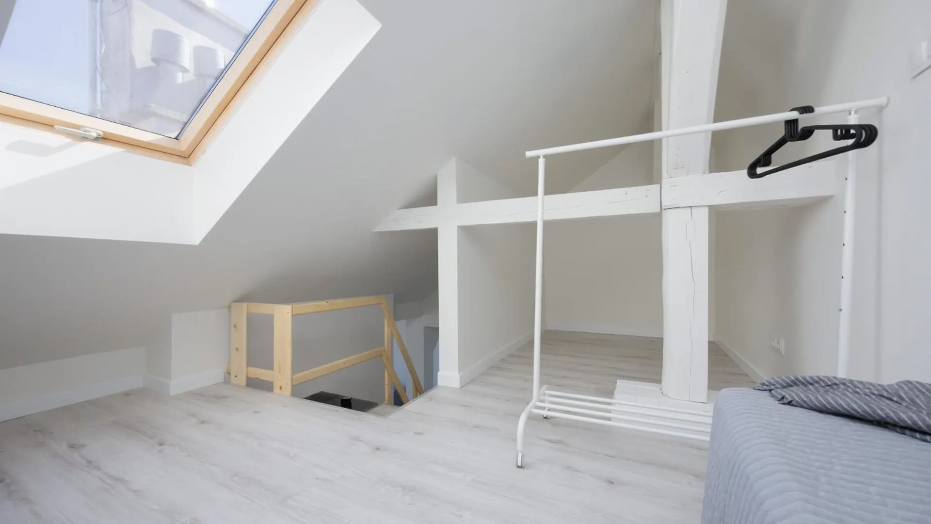 Bright Apartments With Air Conditioning Near The Copernicus Science Center In Warsaw By Noclegi Renters 0*,
