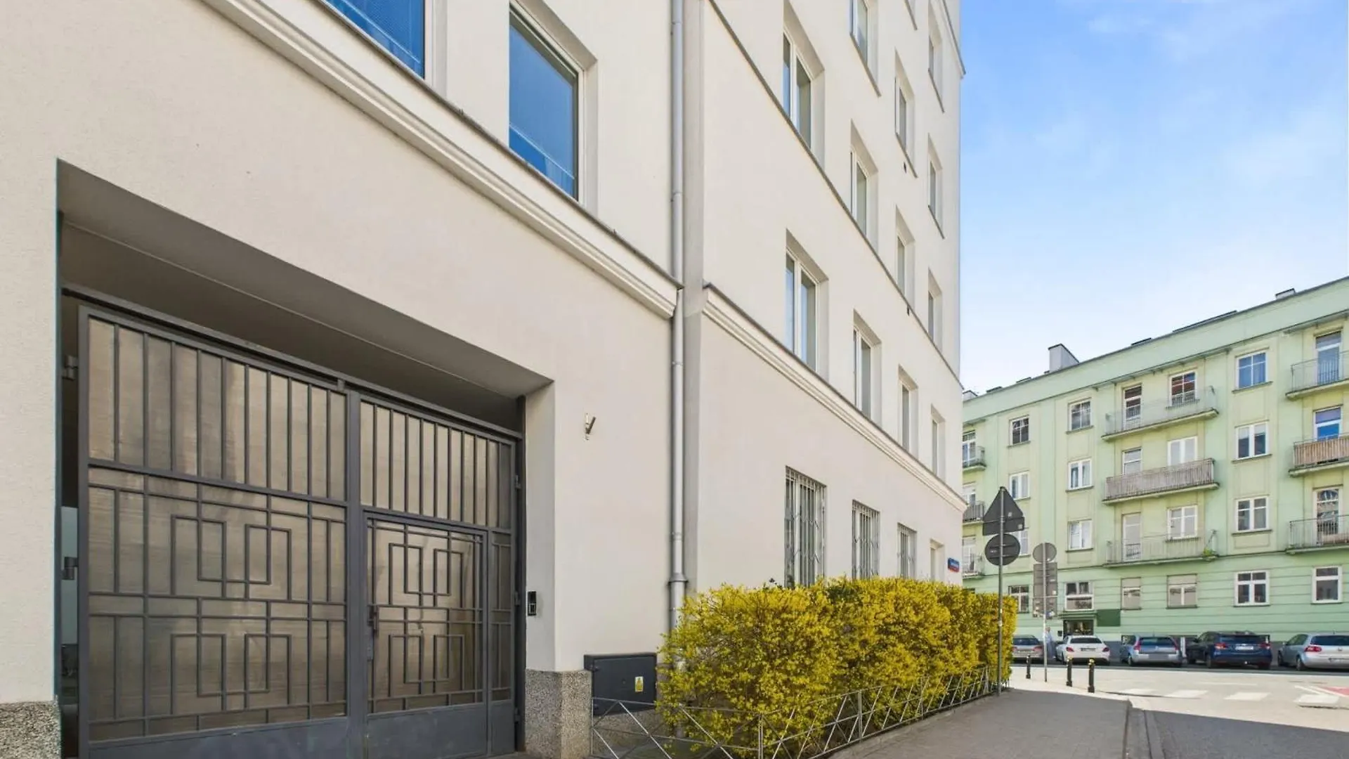 Bright Apartments With Air Conditioning Near The Copernicus Science Center In Warsaw By Noclegi Renters