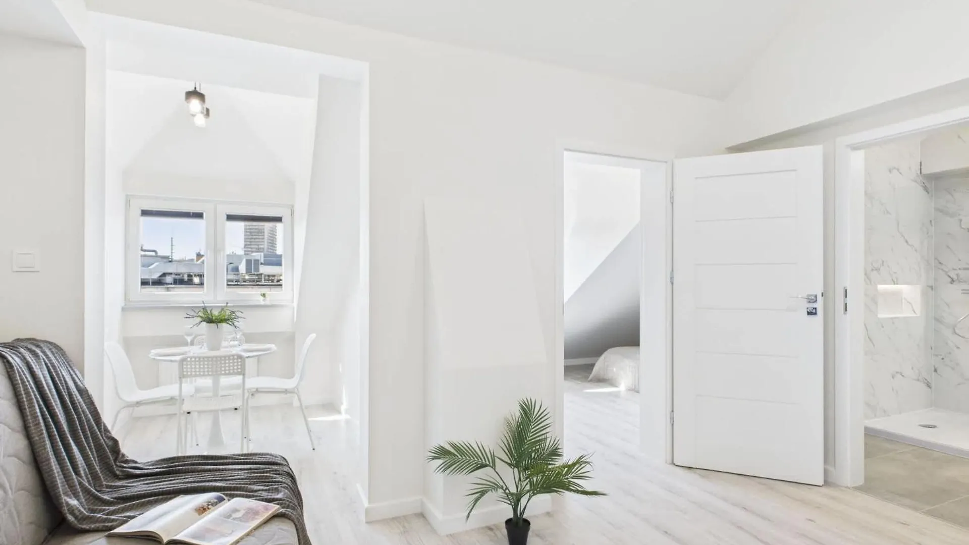 Bright Apartments With Air Conditioning Near The Copernicus Science Center In Warsaw By Noclegi Renters Poland