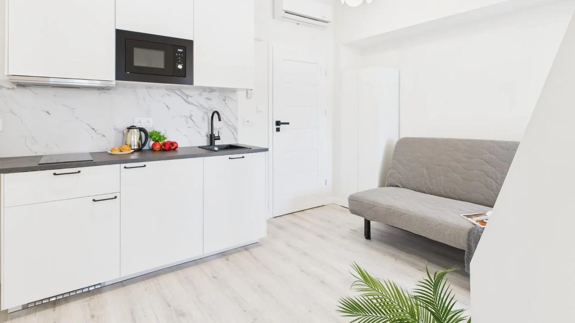 Bright Apartments With Air Conditioning Near The Copernicus Science Center In Warsaw By Noclegi Renters