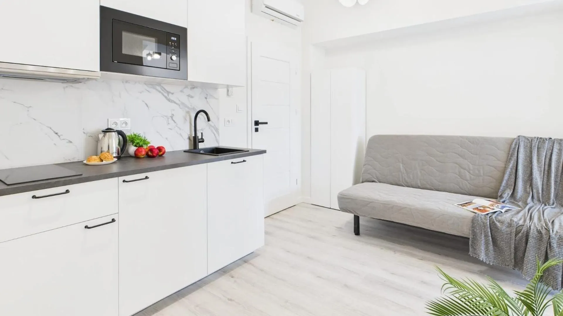 Bright Apartments With Air Conditioning Near The Copernicus Science Center In Warsaw By Noclegi Renters