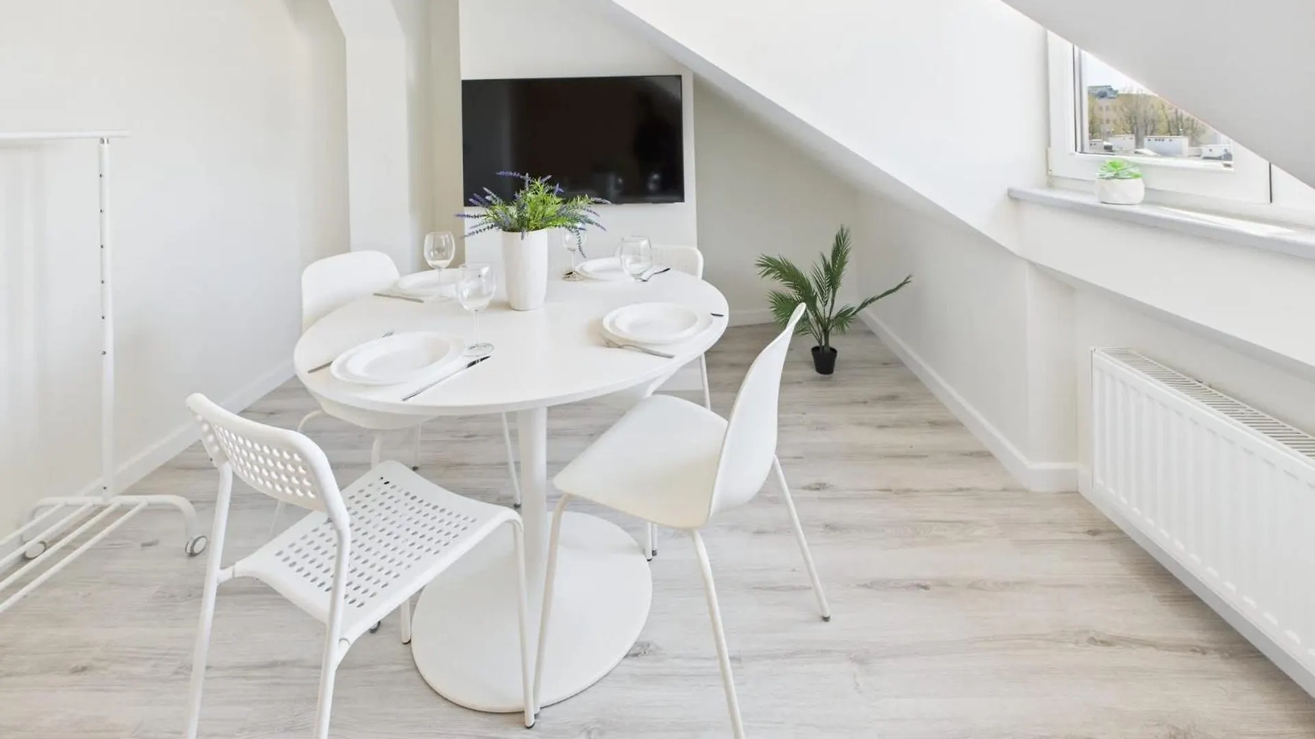 Bright Apartments With Air Conditioning Near The Copernicus Science Center In Warsaw By Noclegi Renters 0*,