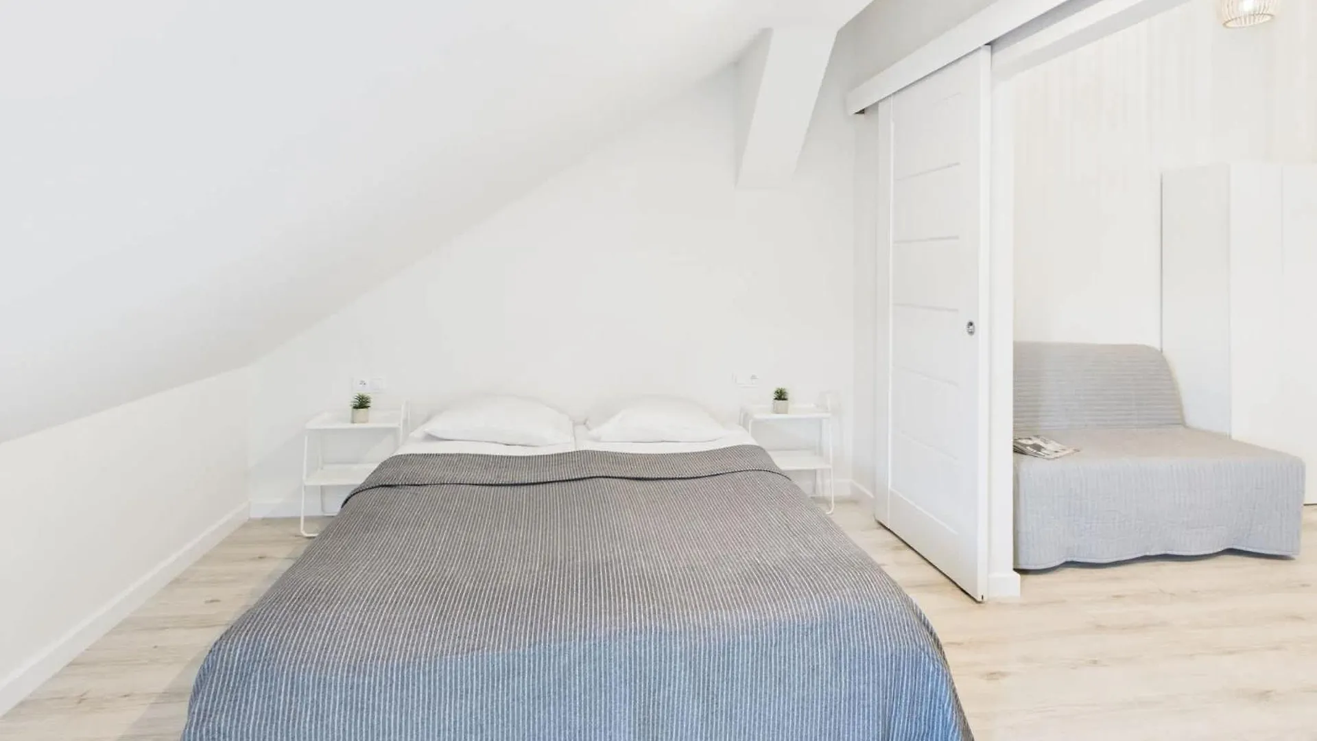 Bright Apartments With Air Conditioning Near The Copernicus Science Center In Warsaw By Noclegi Renters Poland