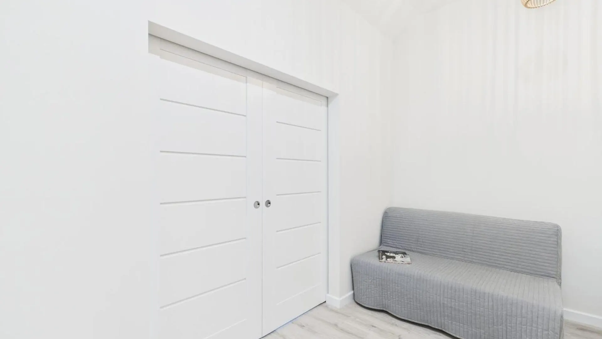 Bright Apartments With Air Conditioning Near The Copernicus Science Center In Warsaw By Noclegi Renters 0*,  Poland