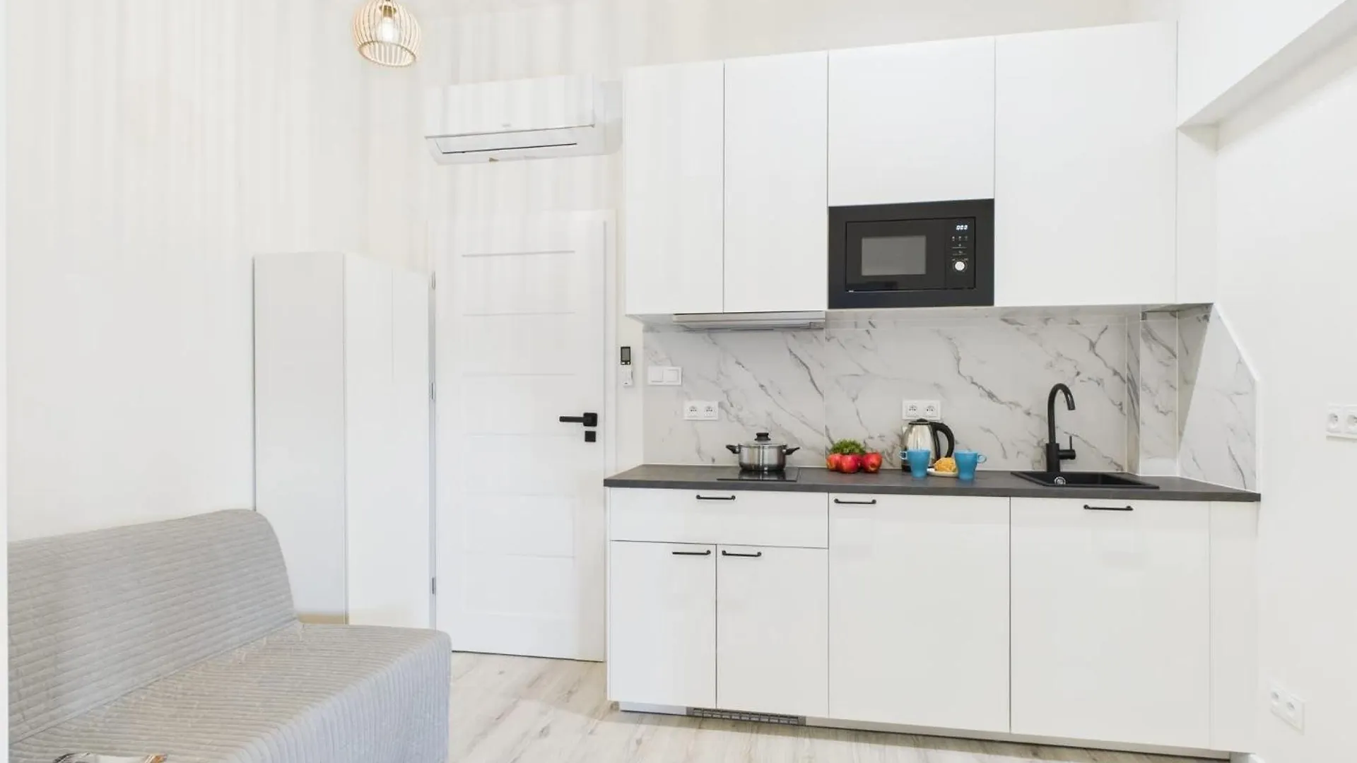 Bright Apartments With Air Conditioning Near The Copernicus Science Center In Warsaw By Noclegi Renters