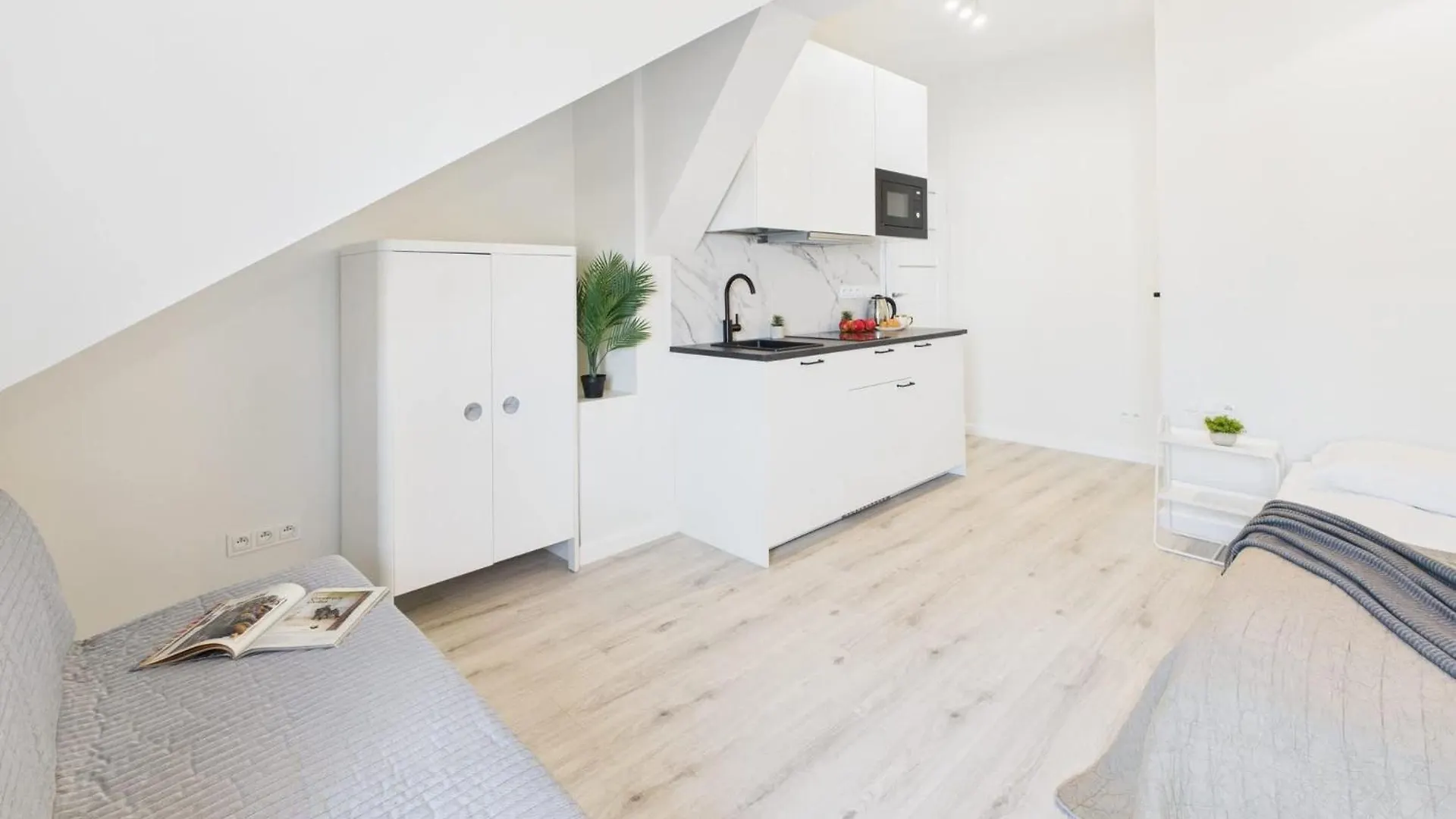 Bright Apartments With Air Conditioning Near The Copernicus Science Center In Warsaw By Noclegi Renters