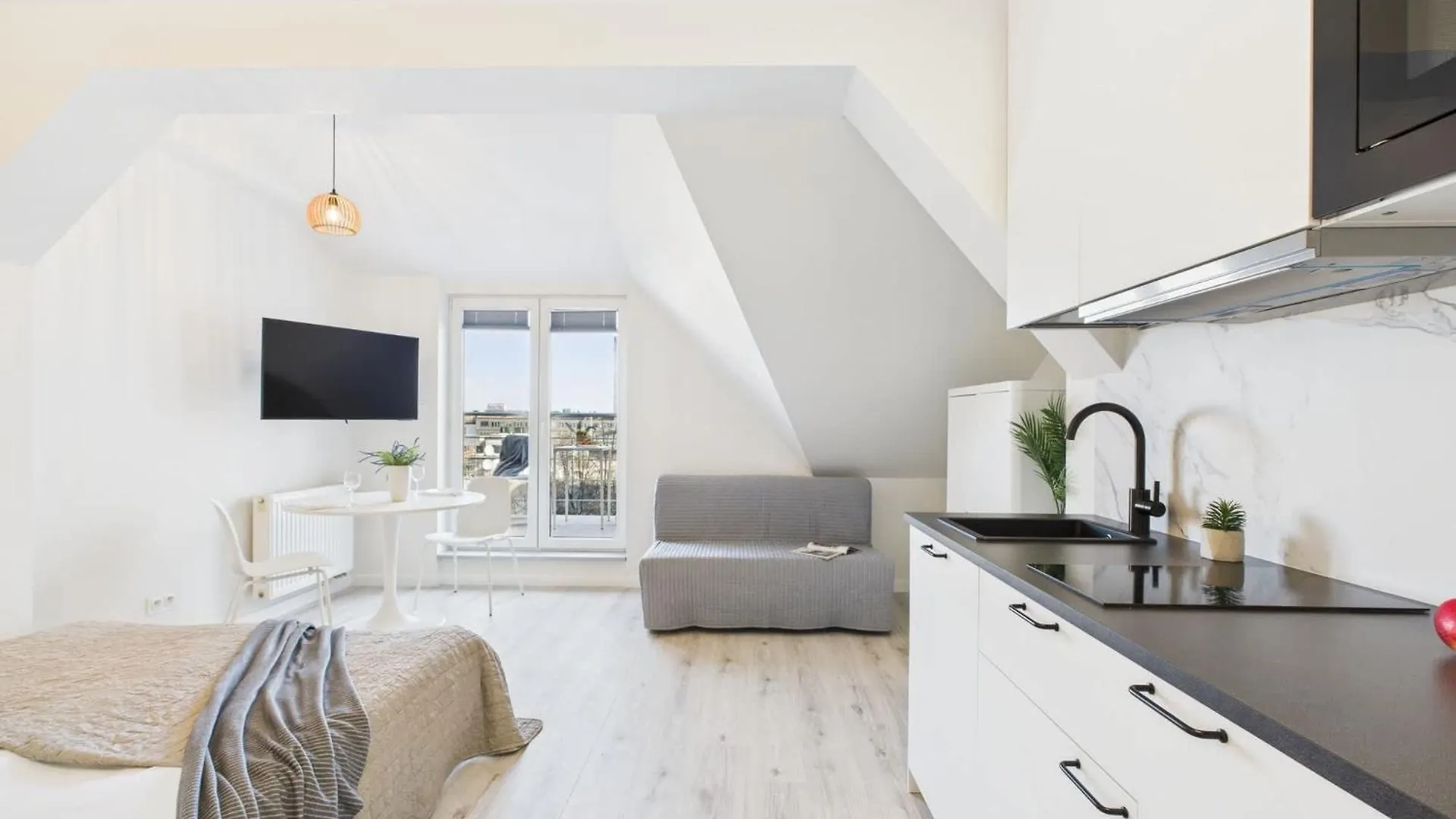 Bright Apartments With Air Conditioning Near The Copernicus Science Center In Warsaw By Noclegi Renters