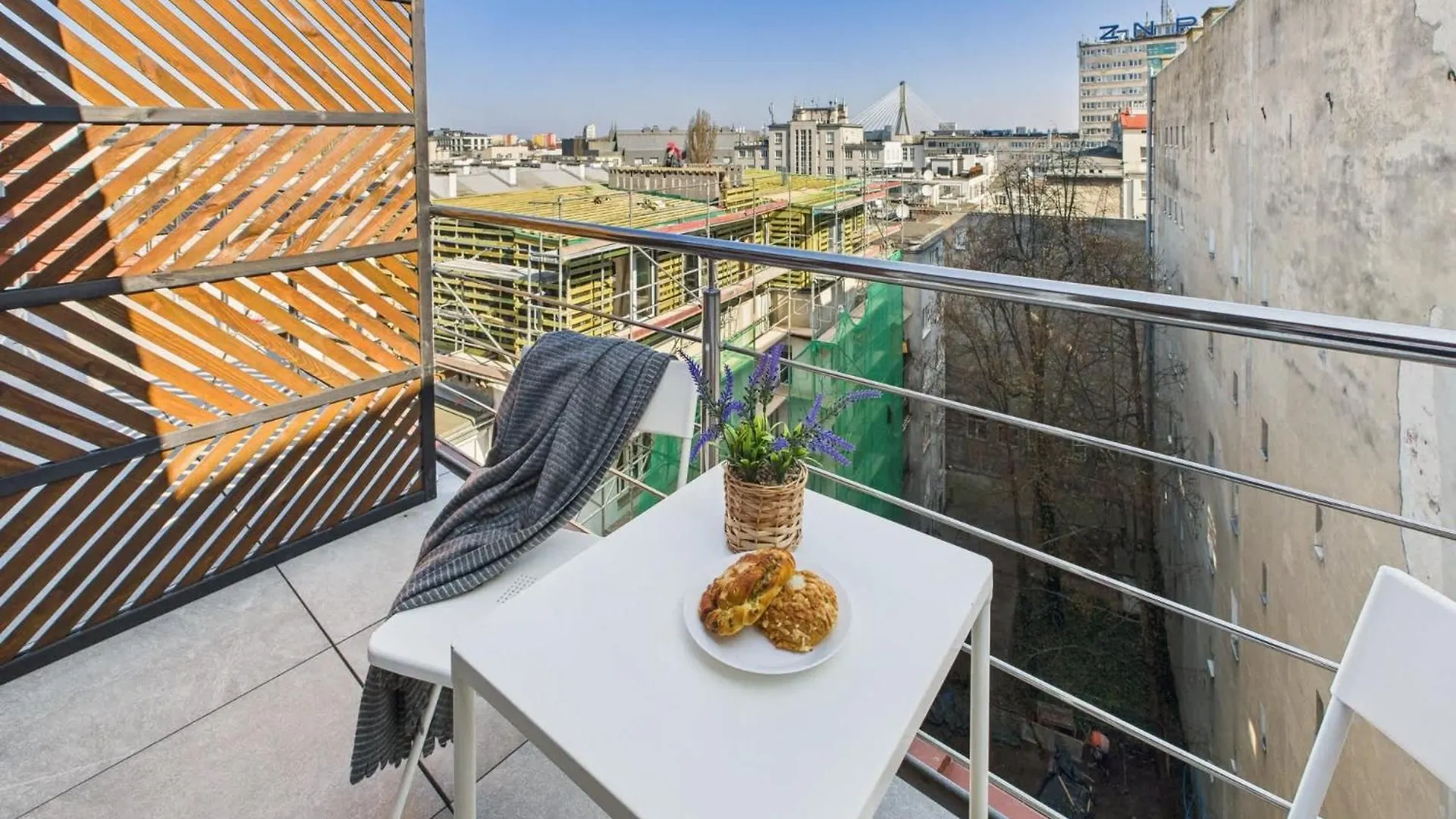 Bright Apartments With Air Conditioning Near The Copernicus Science Center In Warsaw By Noclegi Renters