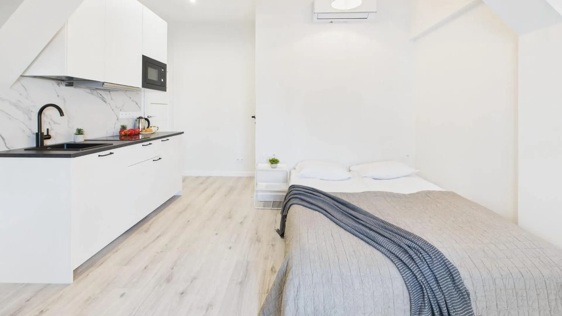 Bright Apartments With Air Conditioning Near The Copernicus Science Center In Warsaw By Noclegi Renters 0*,  Poland