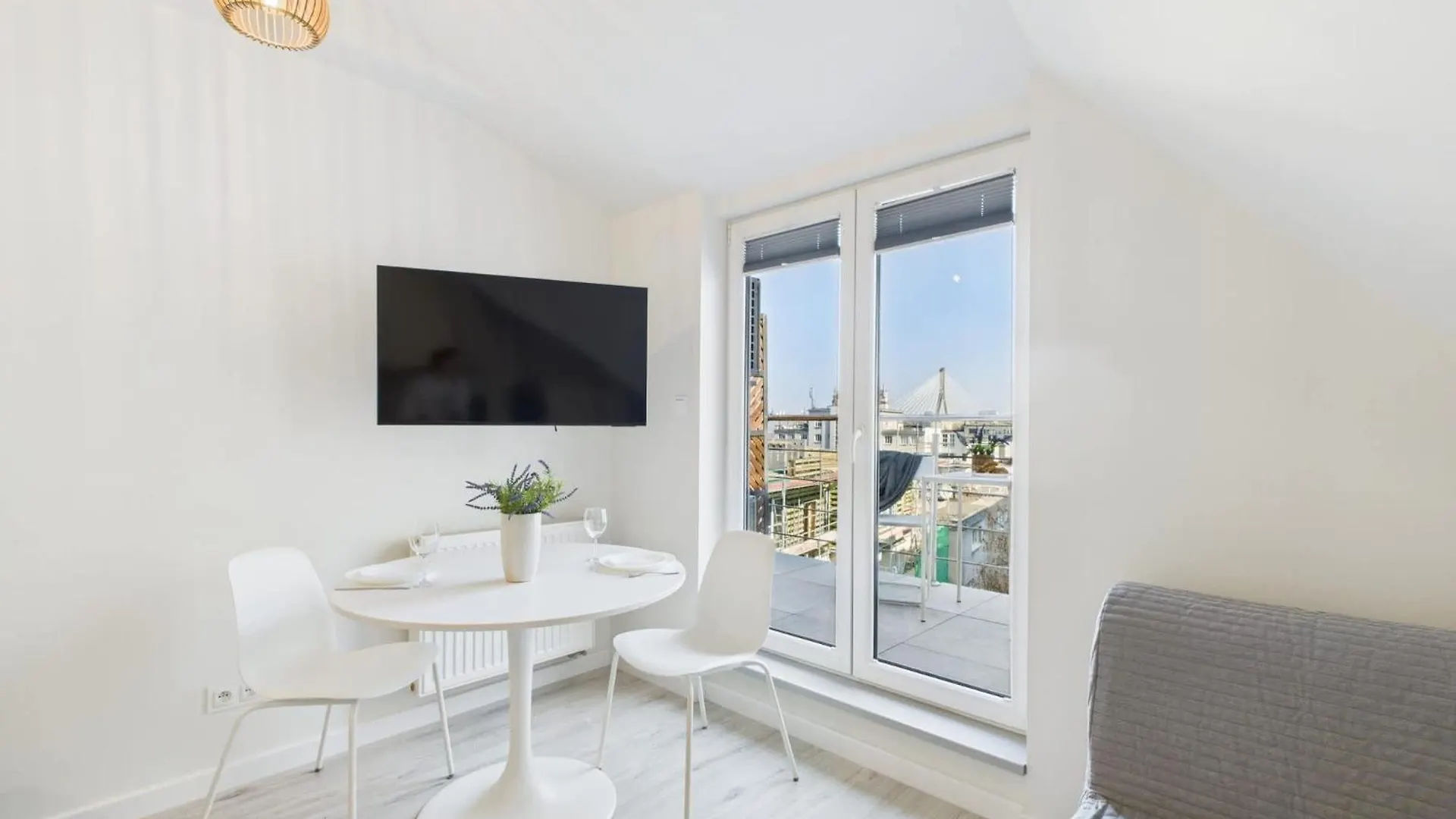 Bright Apartments With Air Conditioning Near The Copernicus Science Center In Warsaw By Noclegi Renters