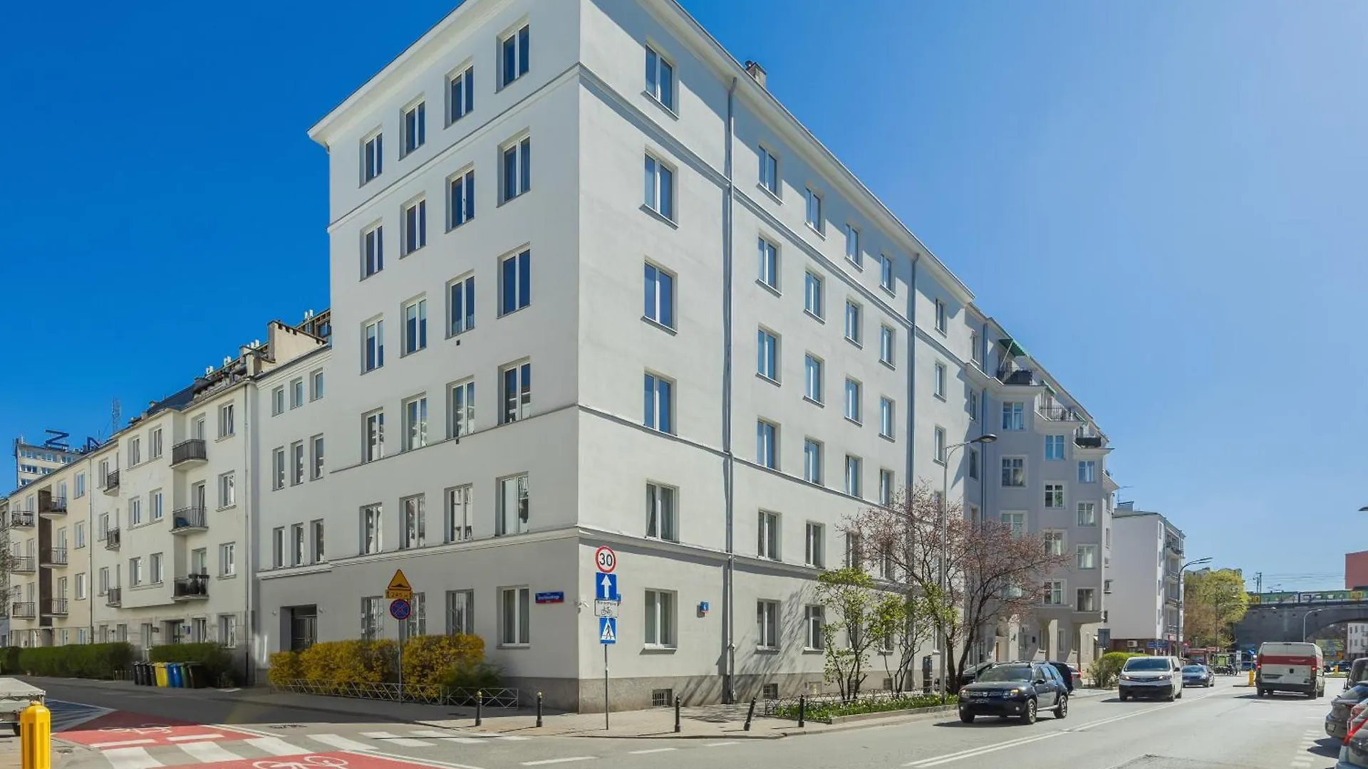 Bright Apartments With Air Conditioning Near The Copernicus Science Center In Warsaw By Noclegi Renters
