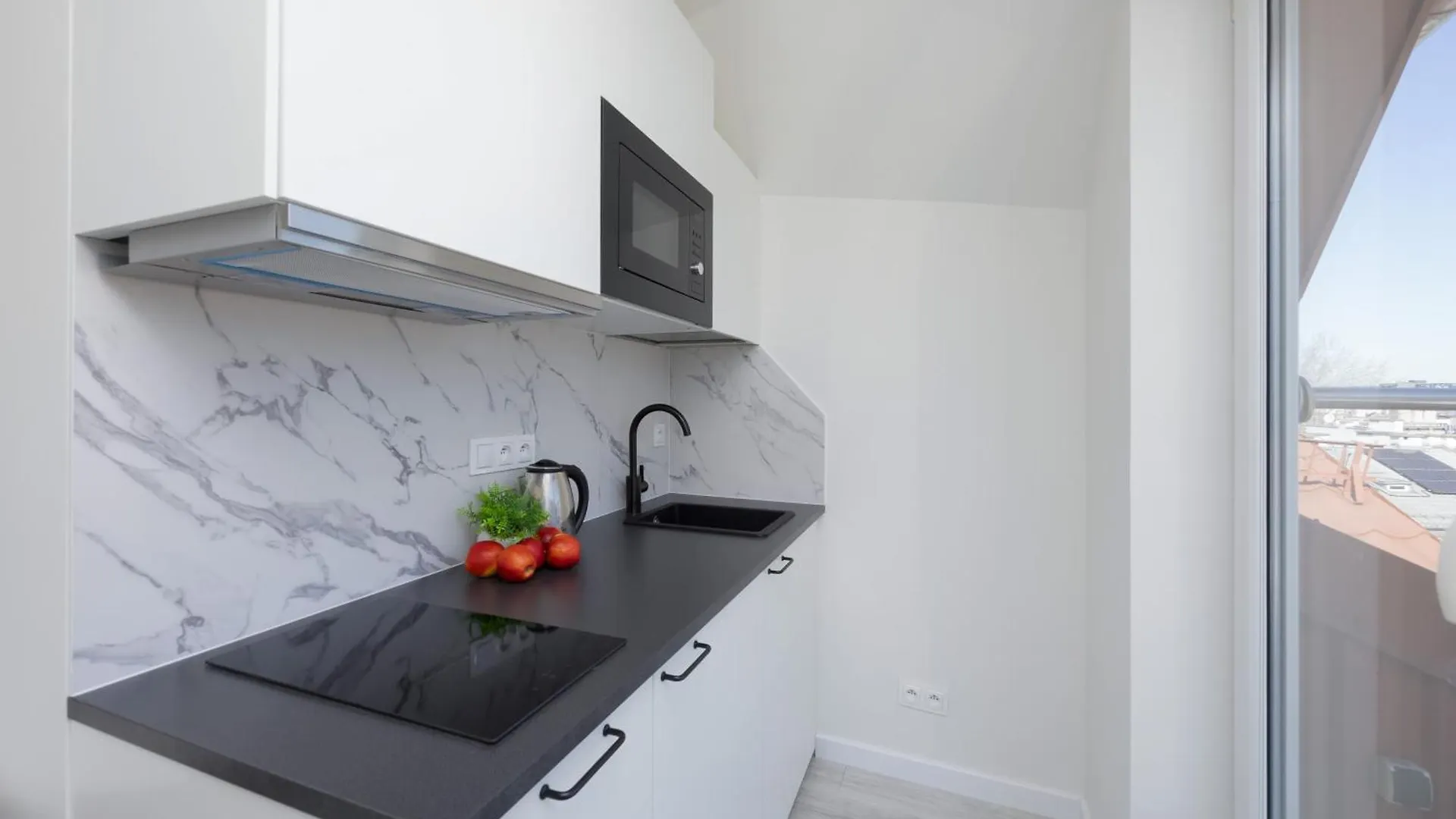 Bright Apartments With Air Conditioning Near The Copernicus Science Center In Warsaw By Noclegi Renters