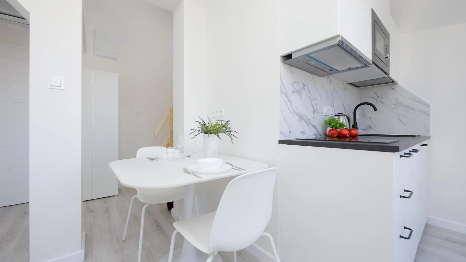 Bright Apartments With Air Conditioning Near The Copernicus Science Center In Warsaw By Noclegi Renters